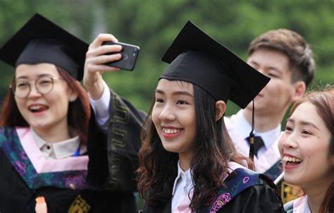 各大学旗袍毕业照大盘点 看旗袍校花谁领风骚 - 倾城网