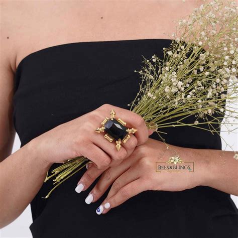 Black party statement ring – BEESANDBLINGS