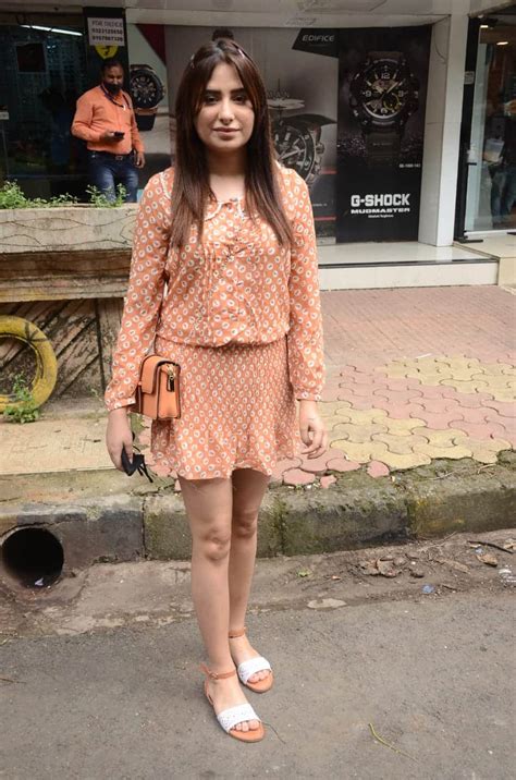 Naagin 3 fame Mahira Sharma goes shopping in peach summer dress - In ...