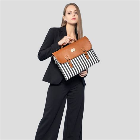 Buy Laptop Bags Online in India at Upto 40% OFF | MyneeMoe