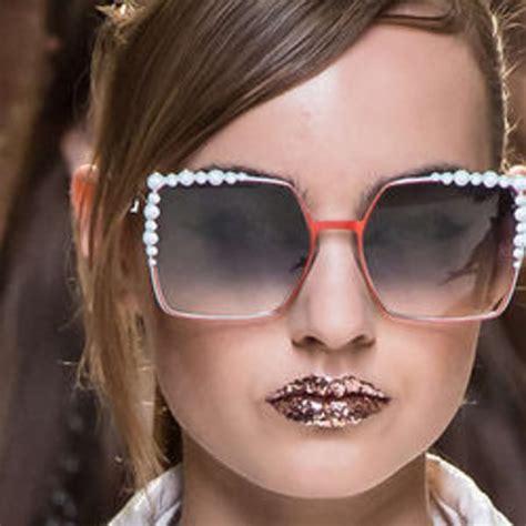 Fendi flashes glitter-lipped vision of summer - FashionNetwork India