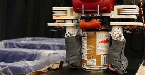 A Robot That Can Automatically Sort Recyclable Material