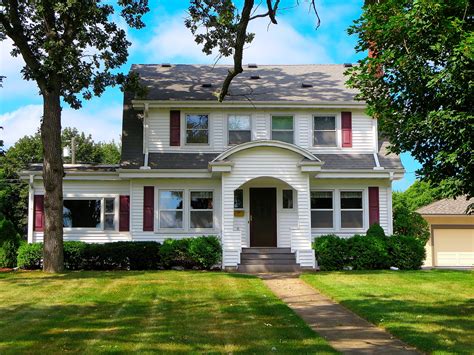 Dutch Colonial Revival Architecture