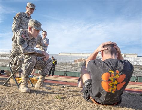U.S. Army ROTC cadets take APFT at Clemson University | Article | The ...
