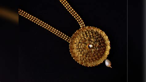 5 imitation jewellery pieces every bride should have in her jewellery box