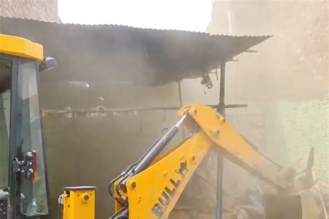 यूपी मस्जिद विध्वंस विवाद - हाईकोर्ट ने याचिका खारिज की, स्थानीय लोगों ...