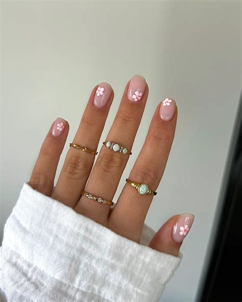 23+ Clean & Simple Squoval Nail Ideas (2024) - DrExplains