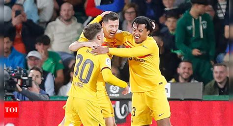Robert Lewandowski hits brace as Barcelona cruise past Elche, Sevilla ...