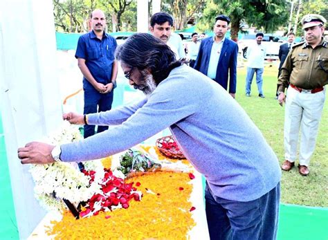 Hemant Soren Pays Tribute at Shraddha Rituals