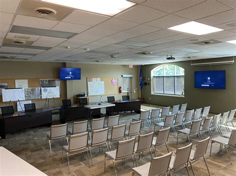 Town Hall Meeting 的图像结果