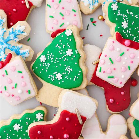 Easy Grinch Cookies Recipe | Beyond Frosting