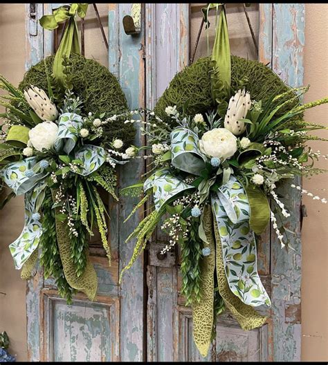Pin by Melanie Chabarria on Art and Crafts | Floral door wreaths ...