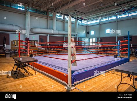 Boxing Ring Outside 的图像结果