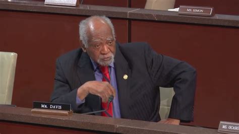 Chicago rep praises Mayor Brandon Johnson during hearing | FOX 32 Chicago
