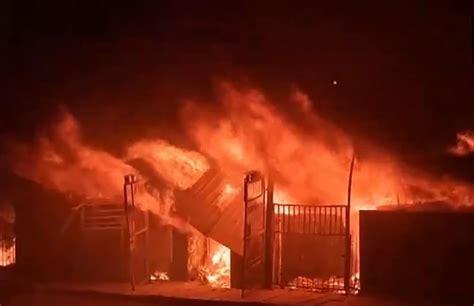 Delhi Shastri Park furniture market fire: Angry locals pelt stones at ...