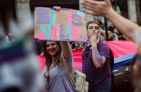 Am I Bisexual? Reflect on Your Attractions with This Quiz! – Ponly