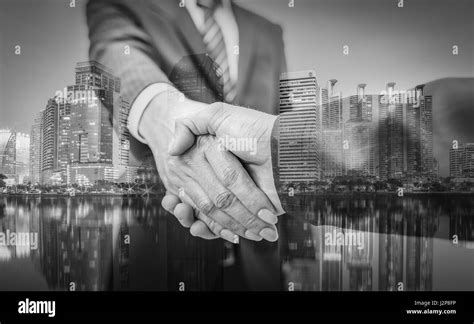 Black and White Business People 的图像结果