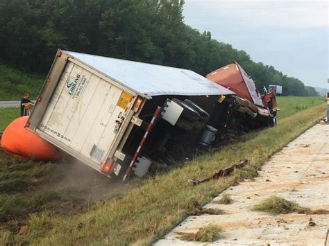 Deer play role in semi truck crash on I-57 in Union County, IL