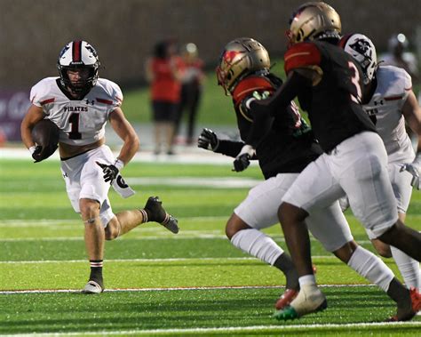 Lubbock-Cooper football smothers Coronado to open district with win