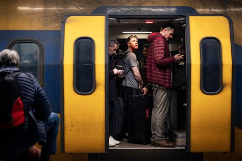 Things you should never do on public transportation