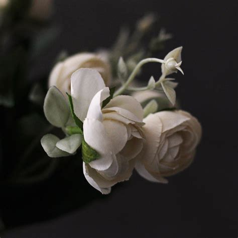 Artificial & silk flowers and plants, Floral Arrangements | Mora Taara