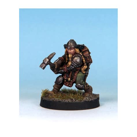 Buy 7TV - Female Dwarf Fighter - Crooked Dice - Miniatures games