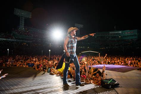 JASON ALDEAN HOSTS OVER 60K FANS AT FENWAY PARK - Jason Aldean