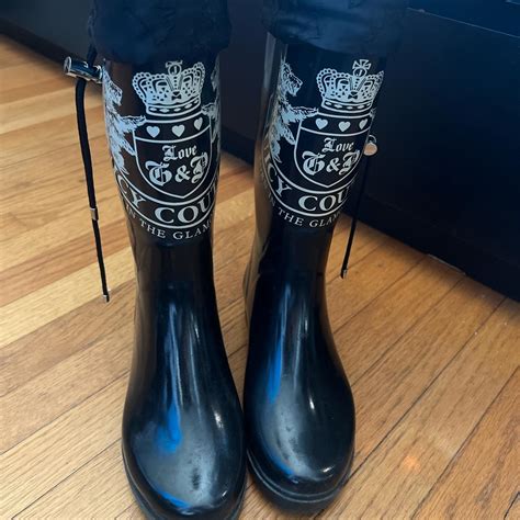 Juicy couture Boots black These have a adjustable... - Depop