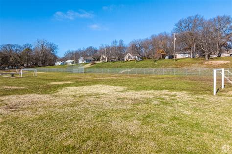 Merriam Park Elementary School in Shawnee Mission, KS - Homes.com