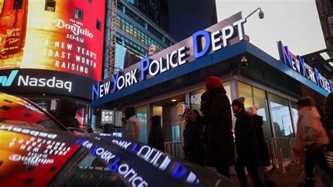 What's open and closed on New Year's Eve 2025 in US? Here's what to know