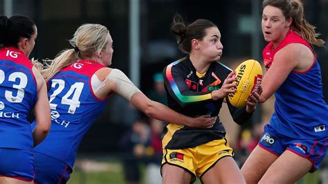 How Monique Conti transitions from AFLW to WNBL basketball - ESPN