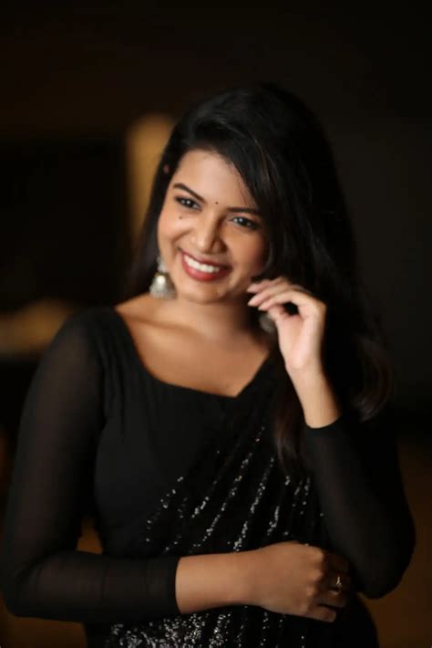 Goldie Nissy : నలుపు చీరలో నిగనిగలాడుతున్న గోల్డీ నిస్సీ.. | Goldie ...