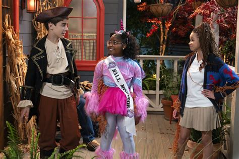 ‘There’s Something for Everybody’: ‘Wizards Beyond Waverly Place’ Cast ...