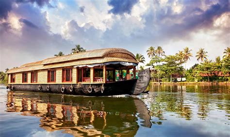 10 Romantic Destinations in Kerala for Honeymoon Couples!