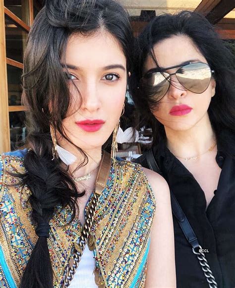 Shanaya Kapoor is making heads turn with her glamorous pictures in an ...