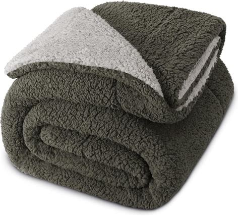 Amazon.com: Exclusivo Mezcla Reversible Twin Size Sherpa Fleece Blanket ...