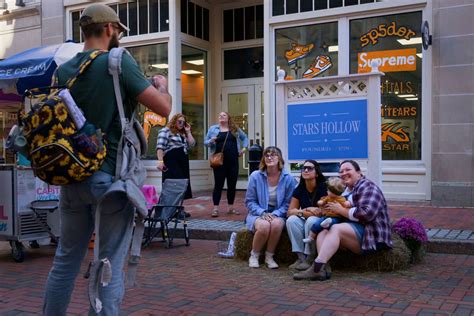 How CT’s leafy hills and town greens inspired ‘Gilmore Girls ...