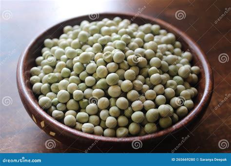 Green peas in wooden bowl stock photo. Image of garden - 265669280