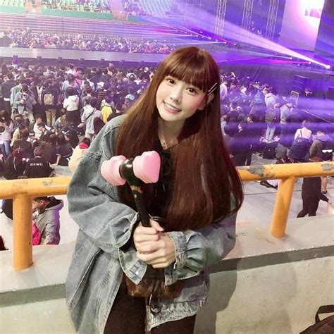 Female Streamer Earns More 10k Followers After Only One Live Stream