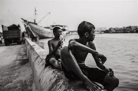 DIAGONAL COMPOSITION IN STREET PHOTOGRAPHY - Nico Harold