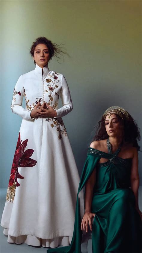 अतरंगी अवतार में छाईं तब्बू, हर तस्वीर में लगीं ग्लैमरस - India TV Hindi