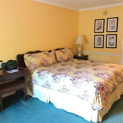 ANTONS ON THE LAKE COUNTRY INN & MARINA (Greenwood Lake) - B&B Reviews ...
