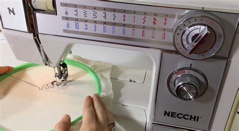 Thread Painting Scenery by Machine 的图像结果