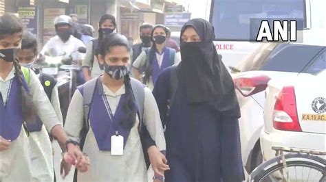 Hijab row: Karnataka HC resumes hearing; many students boycott exams