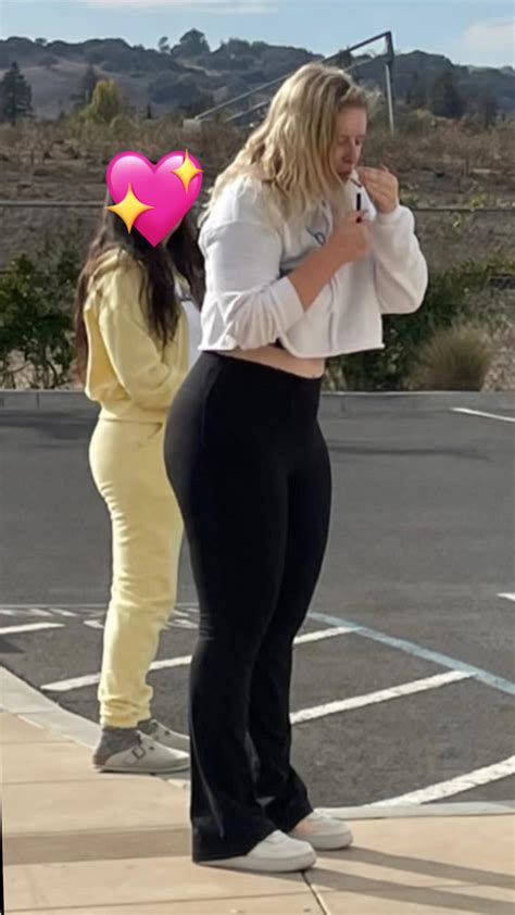 Candid photo my friend took of me in flares 🖤 : r/GirlsInFlarePants