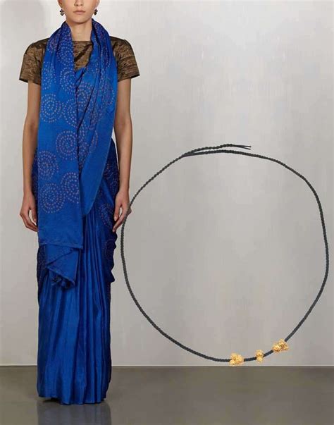 Pair your choker with a sari like Karisma | Femina.in