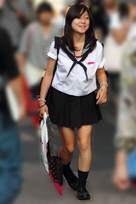 パンツの見えない 美学 Japanese School Uniform Girl, School Girl Japan, School ...