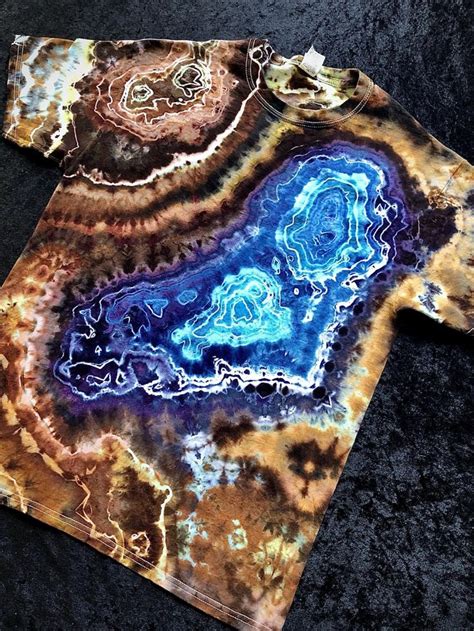 Rezultat imagine pentru Tie Dye Geode Tutorial