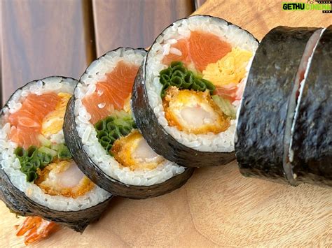 Park Eun-hye Instagram – 지난번 캠핑에서 저도 만들어 보았어요~ #후토마끼 를요~ 생각보다 할만 하더라구여 ...