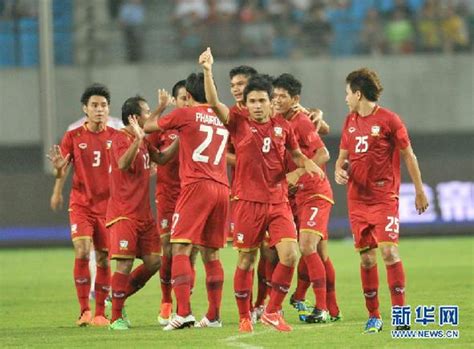 赢啦！国足2-1逆转泰国挺进八强 球员赛后牵手谢场_独家图片_图片频道_齐鲁网